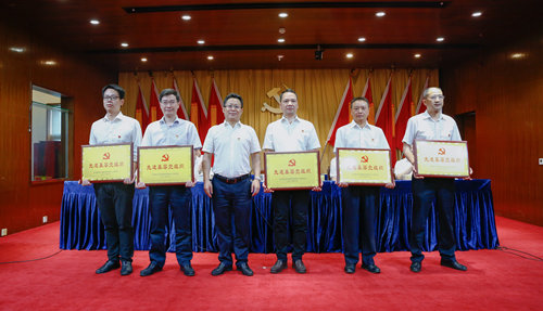 宜化集團(tuán)召開慶祝中國共產(chǎn)黨成立98周年暨表彰大會(圖5) 宜化集團(tuán)召開慶祝中國共產(chǎn)黨成立98周年暨表彰大會(圖5)