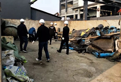 熱火朝天！集團總部140余人到股份公司氯堿分廠開展勞動(圖7)