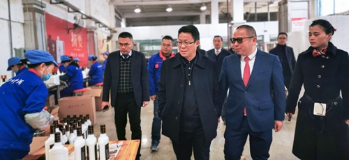王大真帶隊到金沙酒業(yè)調(diào)研并指導2020年預算工作(圖1) 王大真帶隊到金沙酒業(yè)調(diào)研并指導2020年預算工作(圖1)
