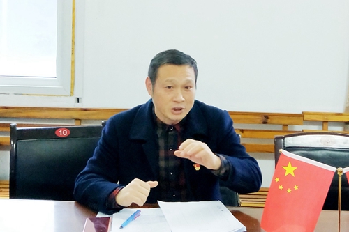 向宇飛列席指導(dǎo)股份公司氯堿黨支部“不忘初心、牢記使命”專題組織生活會(huì)(圖2)