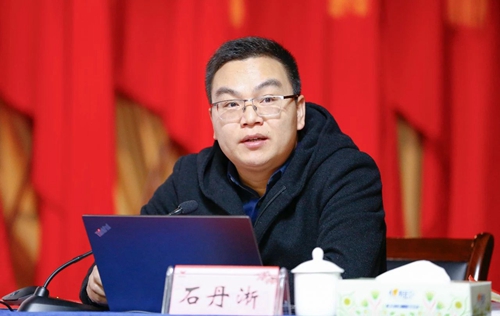 宜化集團(tuán)舉行黨的十九屆四中全會(huì)精神宣講報(bào)告會(huì)(圖2) 宜化集團(tuán)舉行黨的十九屆四中全會(huì)精神宣講報(bào)告會(huì)(圖2)