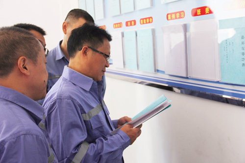 王大真到新疆天運現場辦公(圖2) 王大真到新疆天運現場辦公(圖2)