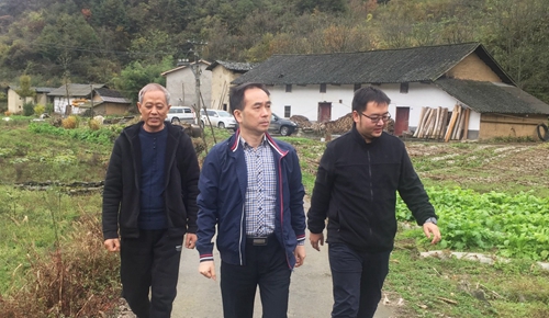 周金平帶隊到羅家村開展精準扶貧入戶走訪(圖1) 周金平帶隊到羅家村開展精準扶貧入戶走訪(圖1)