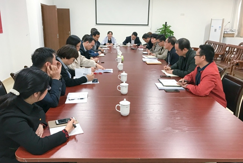 周金平到實訓基地現(xiàn)場辦公(圖1) 周金平到實訓基地現(xiàn)場辦公(圖1)