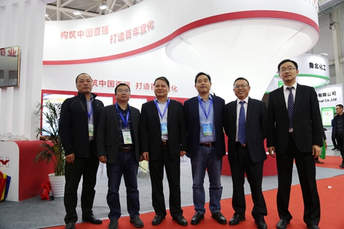宜化集團參加2019中國磷復(fù)肥工業(yè)展會并榮登“2019年度中國農(nóng)資經(jīng)銷商最佳合作廠家”榜首(圖2) 宜化集團參加2019中國磷復(fù)肥工業(yè)展會并榮登“2019年度中國農(nóng)資經(jīng)銷商最佳合作廠家”榜首(圖2)
