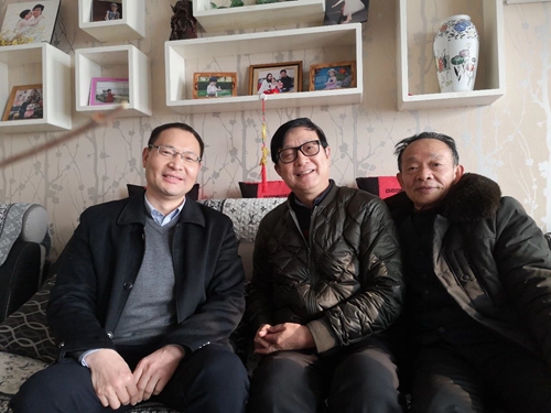 集團(tuán)領(lǐng)導(dǎo)春節(jié)前走訪慰問一線職工、困難職工和離退休老干部(圖5)