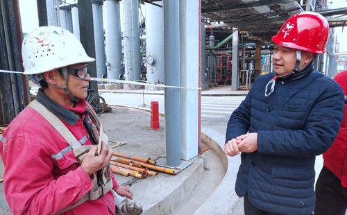 集團(tuán)領(lǐng)導(dǎo)春節(jié)前走訪慰問一線職工、困難職工和離退休老干部(圖7)