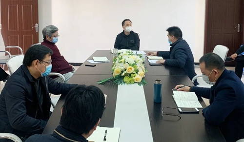 周金平到置業(yè)公司現(xiàn)場(chǎng)辦公(圖1) 周金平到置業(yè)公司現(xiàn)場(chǎng)辦公(圖1)