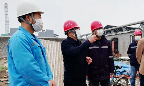 王大真到股份公司現(xiàn)場檢查工作(圖1) 王大真到股份公司現(xiàn)場檢查工作(圖1)