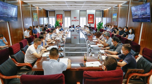 集團召開行政辦公會 強調領導干部要有責任之心仁愛之心擔當之責(圖1) 集團召開行政辦公會 強調領導干部要有責任之心仁愛之心擔當之責(圖1)