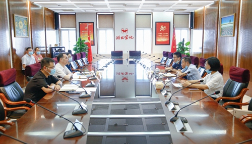 宜昌市總工會(huì)黨組書記、常務(wù)副主席皮祖武一行到宜化集團(tuán)調(diào)研(圖1)