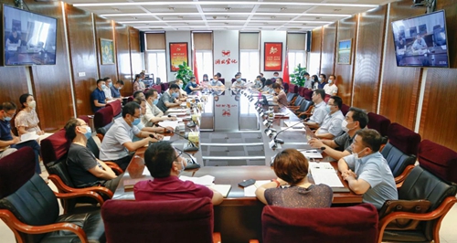 集團(tuán)召開行政辦公會(huì) 強(qiáng)調(diào)要扛起主體責(zé)任大戰(zhàn)下半年奪取新勝利(圖1) 集團(tuán)召開行政辦公會(huì) 強(qiáng)調(diào)要扛起主體責(zé)任大戰(zhàn)下半年奪取新勝利(圖1)