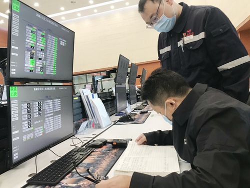 王大真到新疆宜化、新疆宜化礦業(yè)走訪慰問(wèn)干部職工(圖1)