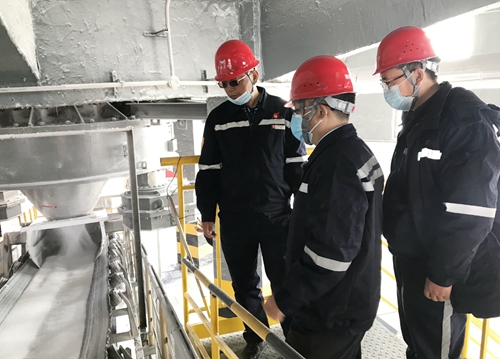 王大真到新疆宜化、新疆宜化礦業(yè)走訪慰問(wèn)干部職工(圖5)