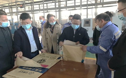 王大真:堅定信心穩(wěn)扎穩(wěn)打 建設(shè)化工行業(yè)的綠色生態(tài)文明園區(qū)和新疆區(qū)域的化工示范標桿(圖3) 王大真:堅定信心穩(wěn)扎穩(wěn)打 建設(shè)化工行業(yè)的綠色生態(tài)文明園區(qū)和新疆區(qū)域的化工示范標桿(圖3)