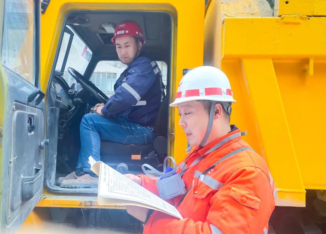 【宜化榜樣】宜化礦業(yè)馬勇:爭當(dāng)?shù)V山安全守護(hù)人(圖4) 【宜化榜樣】宜化礦業(yè)馬勇:爭當(dāng)?shù)V山安全守護(hù)人(圖4)