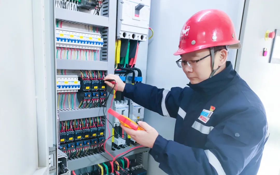 【宜化榜樣】楚星公司江剛：扎根一線，保障電氣設(shè)備平穩(wěn)運(yùn)行(圖4)