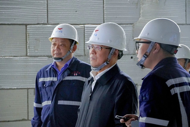 王大真到宜化礦業(yè)走訪慰問(wèn)(圖1) 王大真到宜化礦業(yè)走訪慰問(wèn)(圖1)