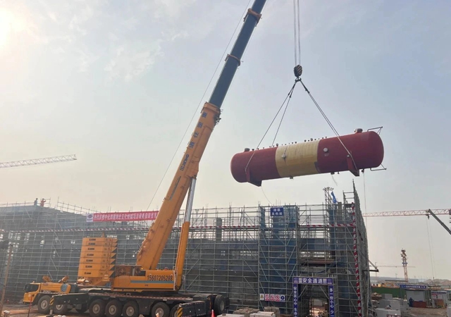 首臺大型設(shè)備“落戶”，氯堿新能源項目吹響工程設(shè)備安裝新號角！