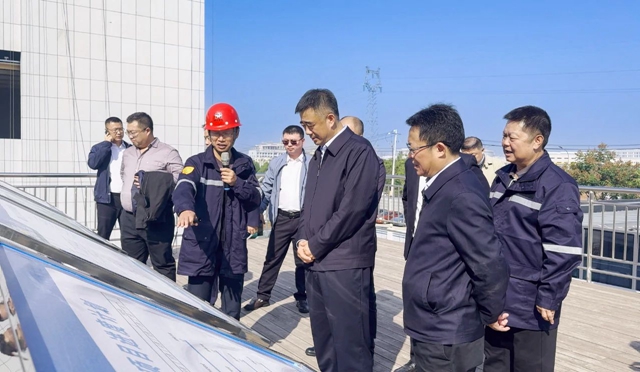 黑龍江省供銷合作社理事會(huì)主任趙勵(lì)軍、倍豐集團(tuán)董事長(zhǎng)徐陽一行到訪宜化集團(tuán)(圖1)