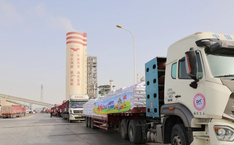 新疆天運(yùn)：開(kāi)足馬力生產(chǎn)，全力服務(wù)春耕(圖1)