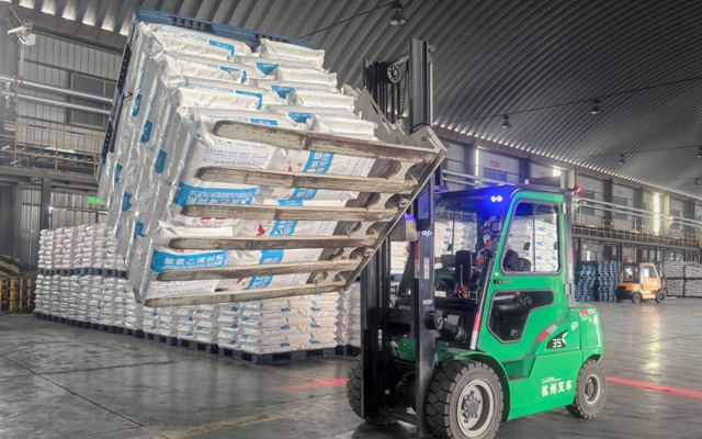 以賽促學(xué)展風(fēng)采！青海宜化開展叉車技能比武(圖1)