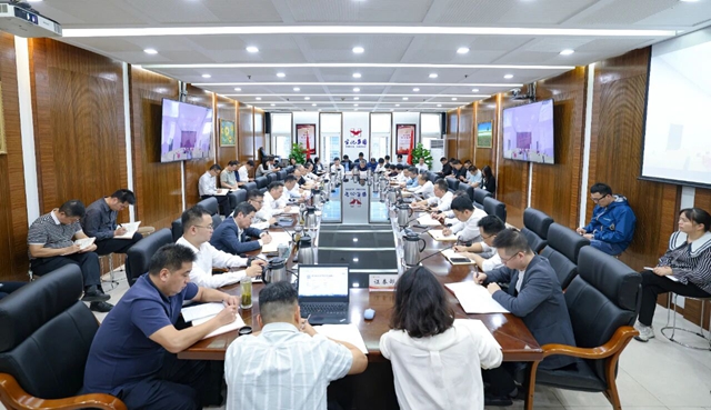 集團黨委傳達學(xué)習(xí)上級精神 研究部署相關(guān)工作(圖1) 集團黨委傳達學(xué)習(xí)上級精神 研究部署相關(guān)工作(圖1)