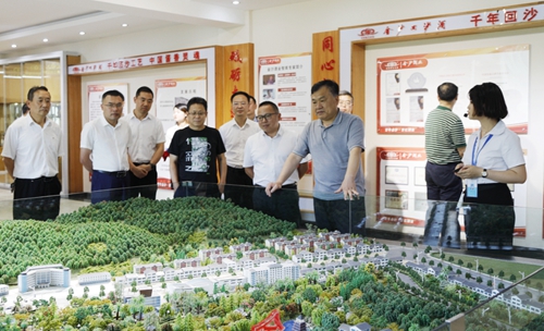 袁衛(wèi)東、王大真到金沙酒業(yè)調(diào)研指導(dǎo)工作