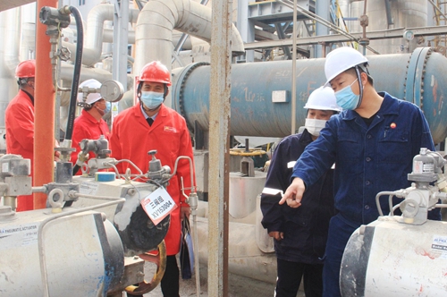 國(guó)務(wù)院安委辦?；分攸c(diǎn)縣專家組到新疆天運(yùn)開(kāi)展安全生產(chǎn)指導(dǎo)服務(wù)工作