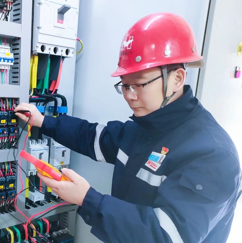 【宜化榜樣】楚星公司江剛：扎根一線，保障電氣設(shè)備平穩(wěn)運(yùn)行